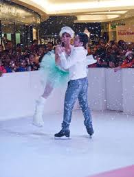 Patinage Sur Glace | France | Spectacle De Noël Sur Glace