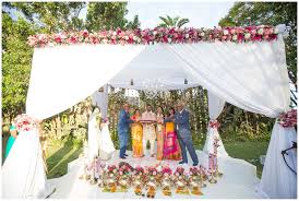 Kreative perspectives is a wedding decor company in durban and is run by award winning set. Nashmitha Rowan Classy Collisheen Wedding Vitabella