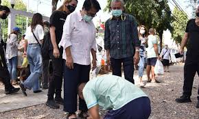 ล่าสุด แพท ณปภา ก็ได้ไลฟ์สดคุยกับต้นหอม เนื่องจากแม่แพทได้เอาทองไปรับขวัญน้องปกป้อง ลูกชายแม่ต้นหอม และพูดคุยเรื่องลูกชายกัน แม่แพทก็เลย. Rc2stygrw Us0m