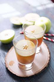 With caramel vodka, chocolate liqueur and cream, it doubles as dessert. Caramel Apple Cocktail Lemonsforlulu Com