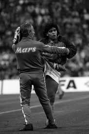 Video mai visto prima su youtube. A Football Archive Pa Twitter Live Is Life Napoli S Diego Maradona Stretching Out Before The Uefa Cup Semi Final 2nd Leg Match V Bayern Munich Olympiastadion 19 April 1989 Photos Imago Ferdi Hartung Https T Co Suwcgp4r0e