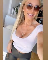 Doreen Ely's Instagram, Twitter & Facebook