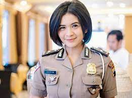 Gaya rambut yang satu ini memberikan kesan pada penampilan yang sangat fresh dan juga menarik. 37 Rambut Pendek Wanita Polwan Gif Style Rambut