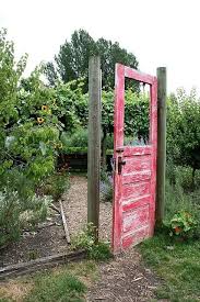 Une Porte Ouverte Sur Le Jardin Paperblog Amenagement Jardin Beaux Jardins Porte Jardin