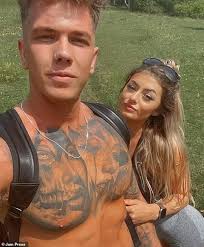 Woman shares photo with boyfriend flashing in the background