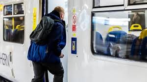 Britanyalı demiryolu firmasından yolculara porno uyarısı - Kıbrıs Türk Haber