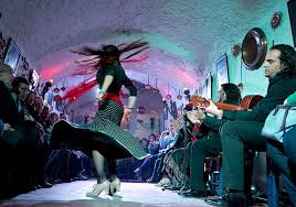 Perhaps more than any other music, to experience the force of flamenco you need to hear it live, in a small tablao close enough to touch the cantaores and bailaores pouring their hearts out on stage. Booking Online Flamenco Show In Zambra Cuevas Los Tarantos Of Granada Visits For Individual Visitors Groups And Travel Agencies