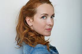 Il faut d'abord bien laver et détoxifier les cheveux (à l'argile par exemple), puis appliquer la coloration cheveux et laisser poser comme un masque colorant. Des Tons Chauds Profonds Et Naturels Pour La Femme Automne