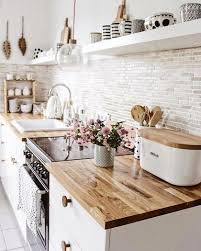 Dans la cuisine ou la salle à manger, le parement brique crée une atmosphère chaleureuse et conviviale grâce à la nature de ce matériel. Cuisine Blanche Ces Credences Qui La Sortent De L Ordinaire Cote Maison