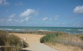 Merci pour votre soutien régulier car les prévisions météo, le suivi permanent et les articles quotidiens de ce site sont expertisés par des météorologistes professionnels et passionnés. Plage De La Paracou