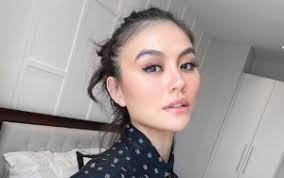Kumpulan Artikel Gosip dan Berita Agnes Monica, Grup 6 Hal 12