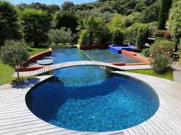 En pleine période d'hiver, vous avez envie de faire vos valises et de partir en vacances ? Les Plus Belles Piscines De L Annee 1 2