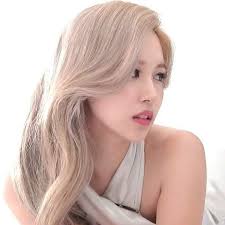 Mina Rubio's Instagram, Twitter & Facebook