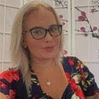 Cassandra Ormsby's Instagram, Twitter & Facebook