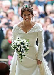 Camicia con collo chiuso e polso singolo, sottoposta a trattamento di lavaggio in capo. Nozze In Verde Con Smeraldi Per Eugenie E Jack Sposi A Windsor