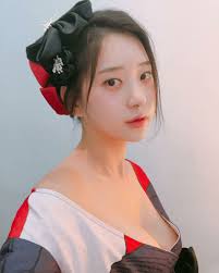 吉姆on X: 这妹子总让我想起高中同学弯腰走光的场景t.cougVgzSucXB  X