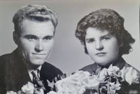 Can old wedding photo be restored in color?