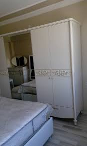 Sandalye takımla uyumlu görünüme sahip olup, sırt ve font kısmında döşeme kullanılmıştır. Rustik Yatak Takimi Istikbal Silvan Gul Sa Mobilya Facebook