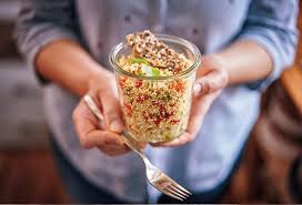 Combine the chopped yellow pepper, red pepper, carrot, celery, and parsley in a medium bowl. Is Quinoa Good For Diabetes
