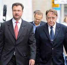 Mar 24, 2021 · der vorsitzende der gewerkschaft deutscher lokführer (gdl) claus weselsky fordert einen massiven. Lokfuhrer Die Gdl Will Ihren Ex Vorsitzenden Loswerden Welt