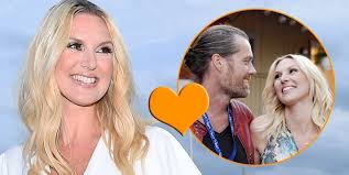 Den populära artisten och programledaren sanna nielsen och hennes sambon joakim ramsell har blivit föräldrar. Sanna Nielsens Fantastiska Brollopslycka Stoppa Pressarna Kandisar Kandisnytt Hant Extra Se Hor Noje