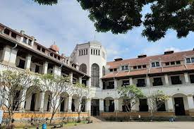 Lawang sewu (dendam kuntilanak) | film â€ movie review lawang sewu is an indonesian horror movie titled based on an old building in semarang, a city in central java. Benarkah Ambil Foto Dan Video Di Lawang Sewu Bayar Jutaan Rupiah Halaman All Kompas Com