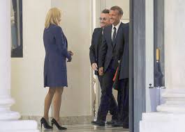 Aeronava a aterizat în urmă cu puţin timp pe aeroportul henri coandă. Bono S A Intalnit Cu Sotii Macron Dupa Ce Si A Recuperat Vocea Adpm