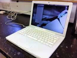 Hal ini disebabkan kerusakan masih belum mencapai bagian lcd, jadi bagian yang rusak hanya terjadi di kaca pelindung lcd. 5 Masalah Yang Mungkin Terjadi Pada Layar Laptop Pintar Komputer