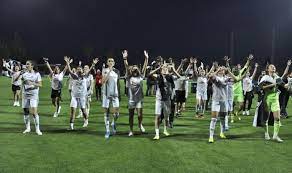 Kupası'nı kazanan abd kadın milli futbol takımı'nın kaptanı megan rapinoe'nin şampiyon olursak beyaz. Turkiye Kadin Futbol Ligi Nde Sampiyon Besiktas Oldu