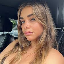 Brooke Castillo's Instagram, Twitter & Facebook