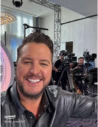 Blonde Moments: Getting Ready with Joss Mooney