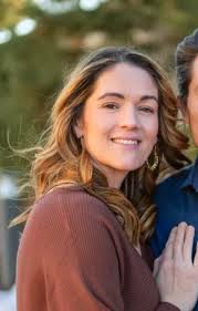 Does anyone else think Billie resembles Danielle or am I crazy?