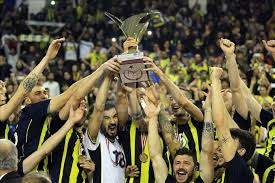 İşte muhteşem turnuvanın kupa töreni. Kupa Voley De Sampiyon Fenerbahce