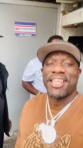 JAY Z BROTHER ( ERIC CARTER) E.CARTER. words to the ladies who wanna excite  him 😂😂😂😂😂😂