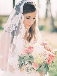 The Prettiest Bridal Veil And Hairstyle Pairings Bridal Session Veil Hairstyles Wedding Veils