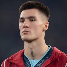 🚨 RB Leipzig dreams of getting €80m-€100m for Benjamin Sesko. According to  BILD information, however, €70m plus add-ons is seen as more realistic. No  concrete offer has been received by the club