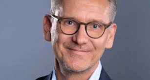 Steve Cremer steigt zum Musikchef von Antenne Bayern auf: kress.de