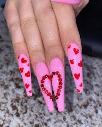 This is a soft and soothing nail design, yet not the kind that would make people be mistaken for you possessing a weak personality. Updated 40 Bubbly Pink Acrylic Nails For 2020 August 2020