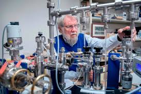 Carbon dating was presented to the world by willard libby in 1949, for which he was awarded the nobel prize in chemistry. New Mexico Scientist Builds Carbon Dating Machine That Does Not Damage Artifacts Albuquerque Journal