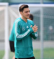 Mesut özil, latest news & rumours, player profile, detailed statistics, career details and transfer information for the fenerbahçe spor kulübü player, powered by goal.com. Germany Ace Mesut Ozil Passed Fit To Face Mexico In World Cup Opener After Recovering From Knee Injury