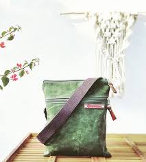 Unisex Daily Waxed Canvas Crossbody Bag Army Green Forest Etsy In 2020 Canvas Crossbody Bag Waxed Canvas Waxed Canvas Bag