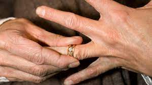 Revealed Why People Remove Their Wedding Rings Huffpost Uk Life