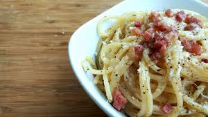 Esiste poi una versione della ricetta con le zucchine al posto del guanciale.nella ricetta le zucchine vengono fatte saltare in padella. Pasta Alla Carbonara Wikipedia