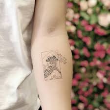 In 2009, ben siebert continued his career with jason at great wave tattoo, and the two of them continue to push the boundaries of their specific approaches to creative tattooing. The Great Wave Tattoo Shoulder Cute Simple Tattoos