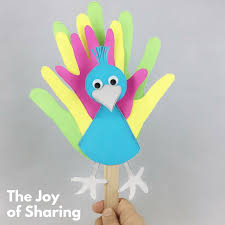 Art may not be your forte, and you need some ideas for simple projects. 15 Simple Paper Crafts To Do With Your Kids The Mama Workshop