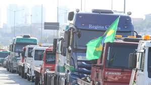 A greve dos caminhoneiros não é consenso na categoria, e enfrenta oposição de grupos patronais e do setor produtivo. Greve Dos Caminhoneiros Um Ano Depois Motoristas Tem Renda Menor