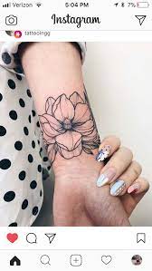 ahhhhhhhhhhhhhh look at that flower tattoo flower tattoo tattoos and piercings tattoo designs