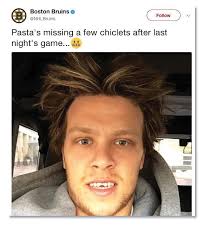 Hokejista prosí o respektování soukromí. Puck To The Teeth The Bruins Dentist Is In