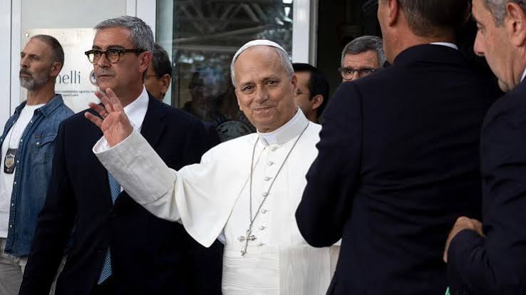 El papa sale del hospital tras ser operado de un cáncer de pulmón