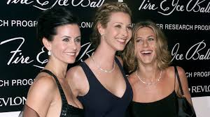 Check out full gallery with 68 pictures of lisa kudrow. Lisa Kudrow Says She Felt Like A Mountain Of A Woman Next To Her Friends Co Stars Gma
